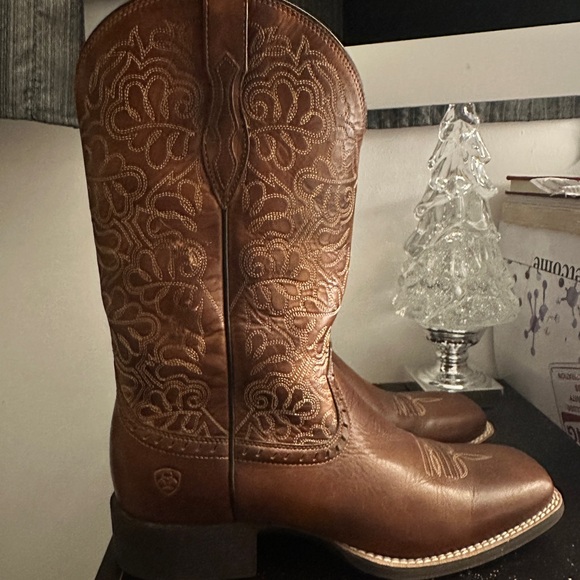Ariat Cowboy Boots - Picture 1 of 3